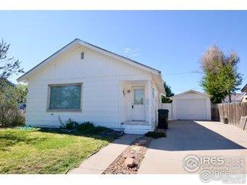 327 N 8th Ave, Sterling, CO 80751