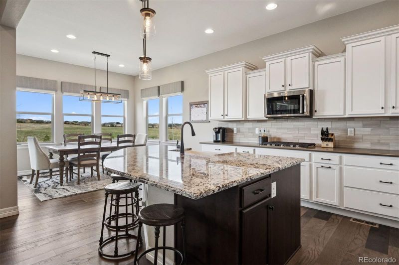 8621 S De Gaulle Ct, Aurora, CO 80016