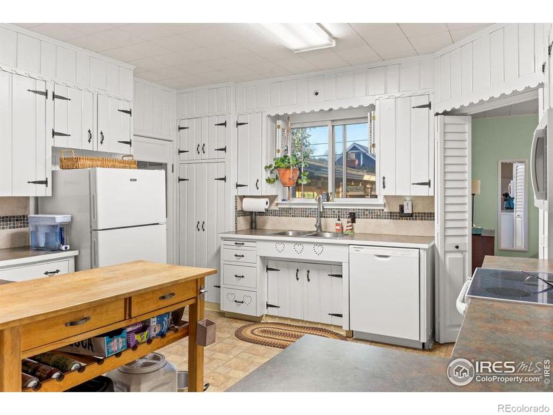 334 W 5th St, Loveland, CO 80537