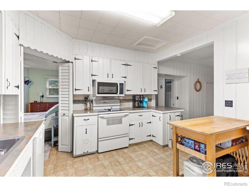 334 W 5th St, Loveland, CO 80537