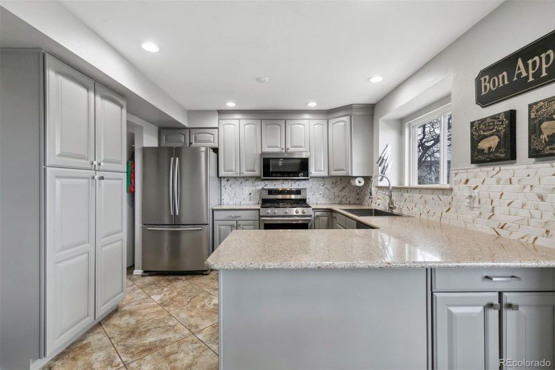 140 Mobray Ct, Colorado Springs, CO 80906