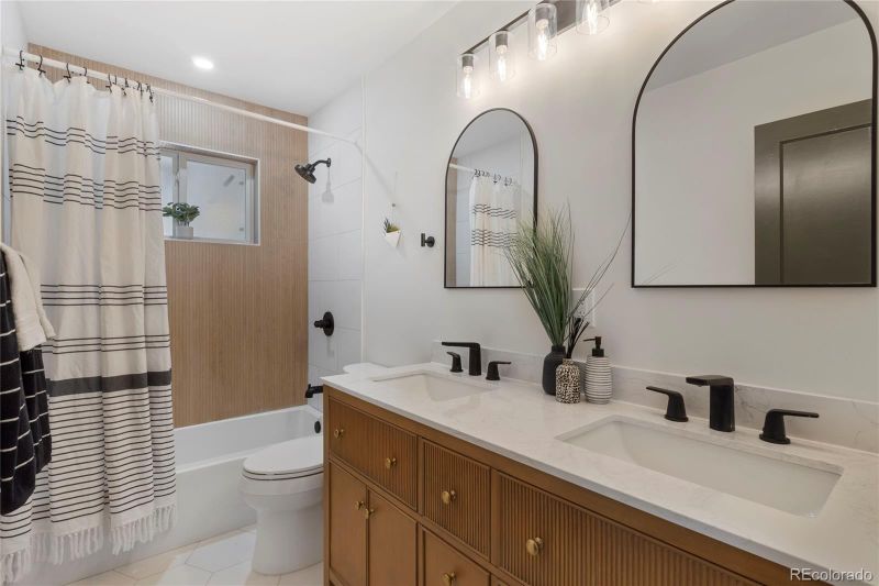 2804 N Harrison St, Denver, CO 80205