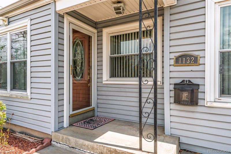 1132 Kingston St, Aurora, CO 80010