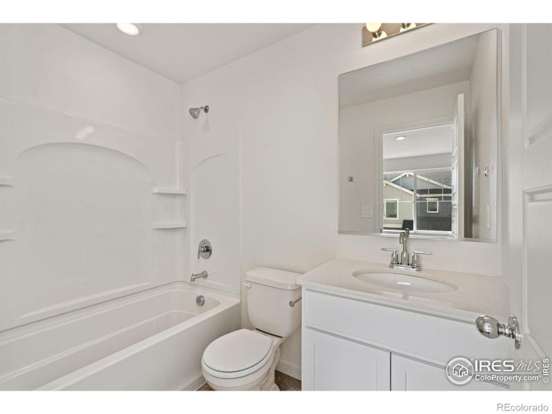 406 Condor Way, Johnstown, CO 80534