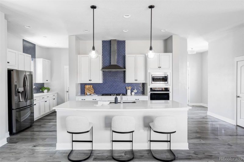 6037 N Netherland Ct, Aurora, CO 80019