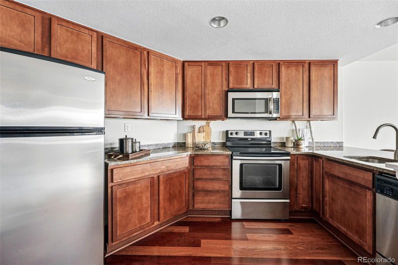 100 Park Ave #907, Denver, CO 80205