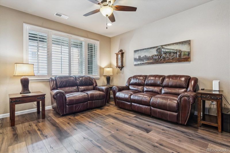574 E Dry Creek Pl, Littleton, CO 80122