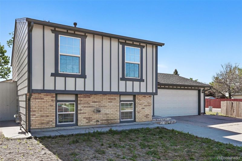 5202 Dillon St, Denver, CO 80239