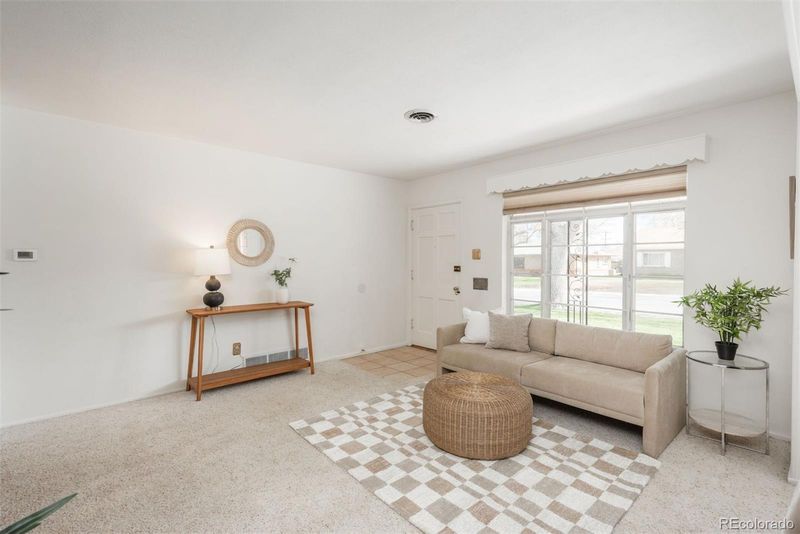 1077 Salem St, Aurora, CO 80011