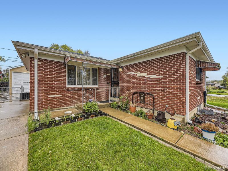 5721 Everett St, Arvada, CO 80002
