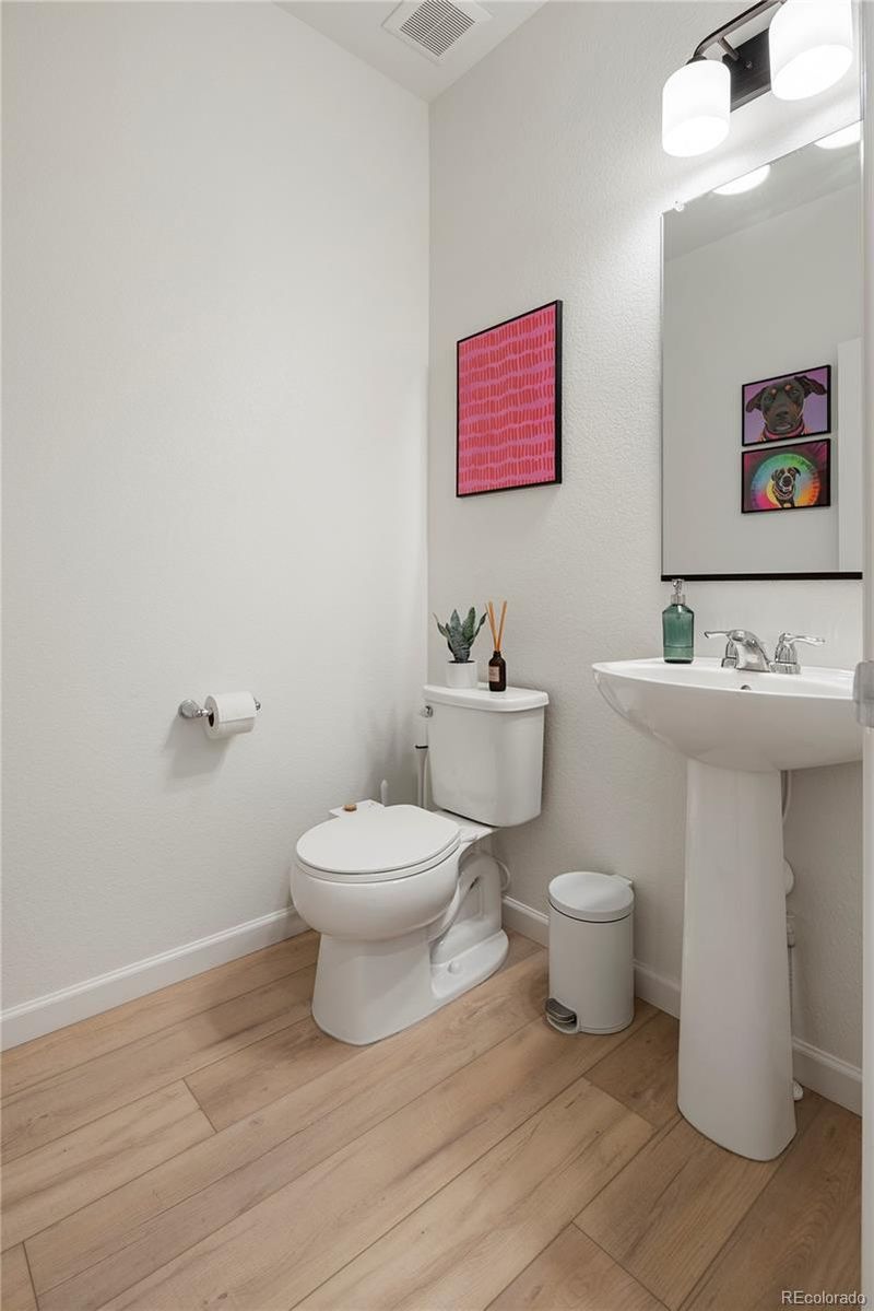 6099 N Netherland Ct, Aurora, CO 80019