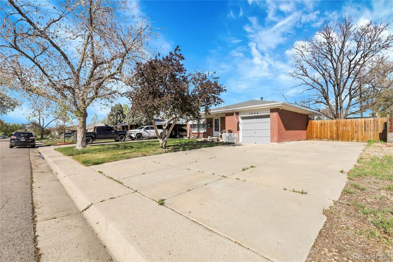 3022 Blackhawk St, Aurora, CO 80011