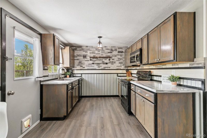 4475 London Ln, Colorado Springs, CO 80916