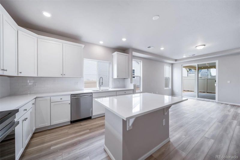 21915 E 51st Dr, Aurora, CO 80019