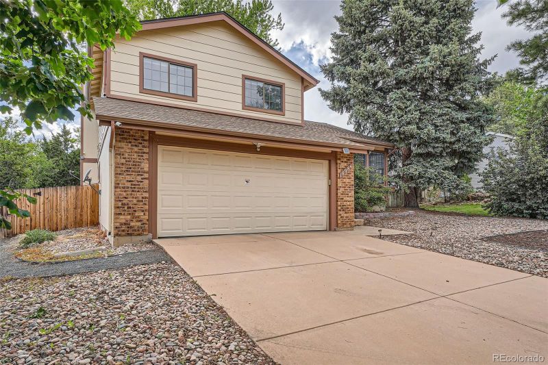 18984 E Kent Cir, Aurora, CO 80013