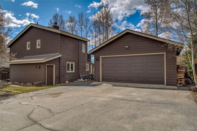 375 W Coyote Dr, Silverthorne, CO 80498