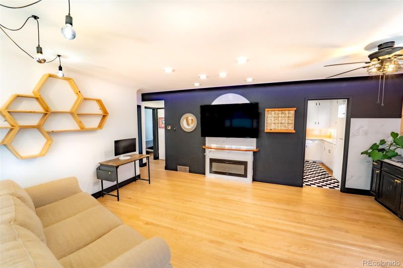 2548 S Zurich Ct, Denver, CO 80219
