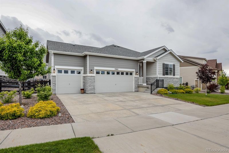 22662 E Narrowleaf Cir, Aurora, CO 80016