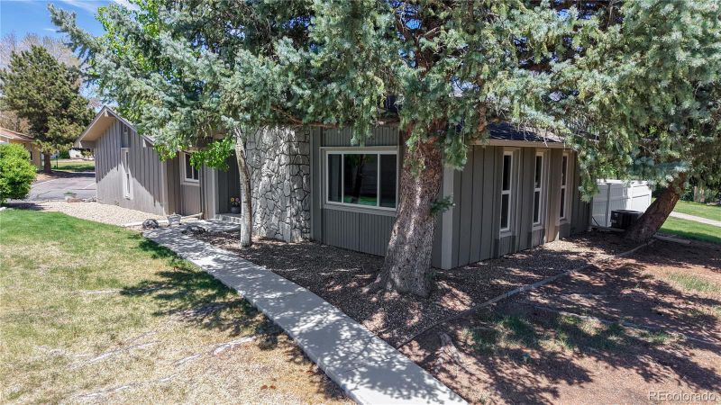 39 S Scott Dr, Broomfield, CO 80020