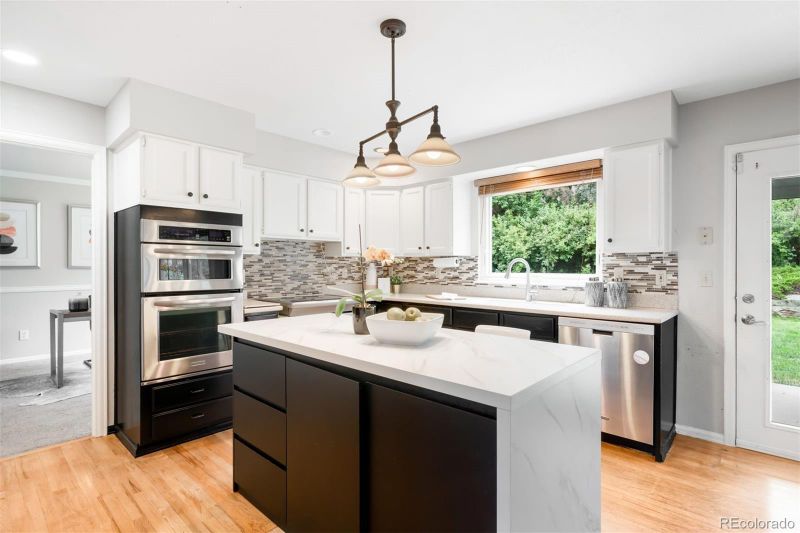 8288 W Chestnut Ave, Littleton, CO 80128