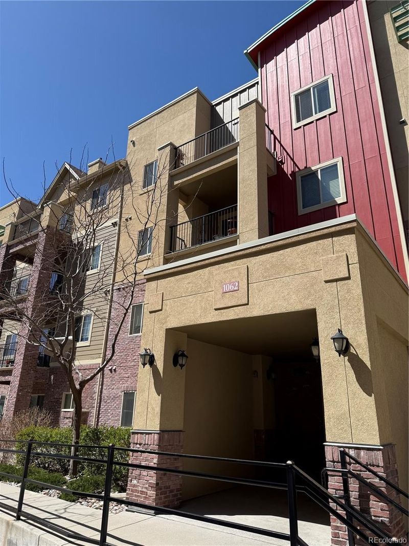 1062 Rockhurst Dr #302, Highlands Ranch, CO 80129