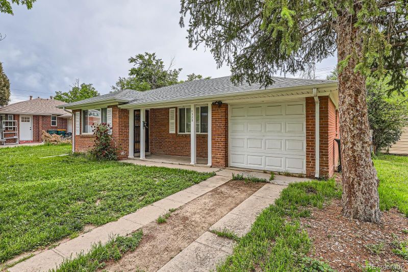 1325 Geneva St, Aurora, CO 80010
