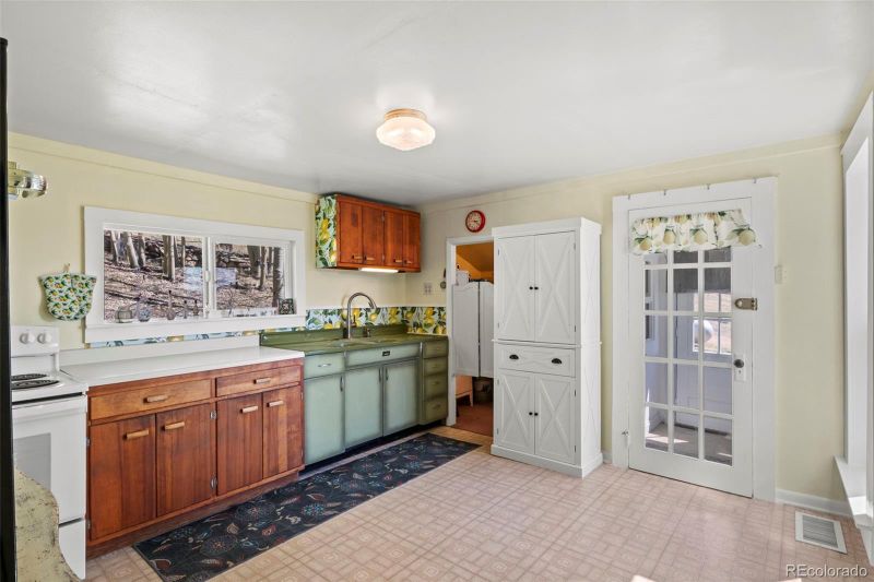 517 Eleventh St, Victor, CO 80860