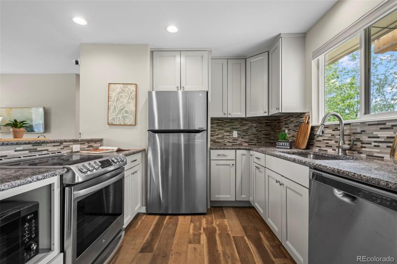 6147 Dunraven St, Golden, CO 80403