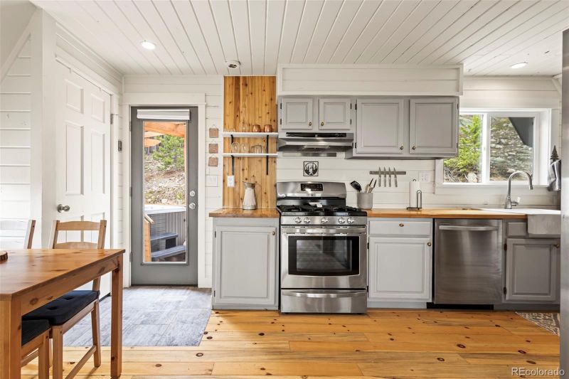 352 Apache Rd, Evergreen, CO 80439