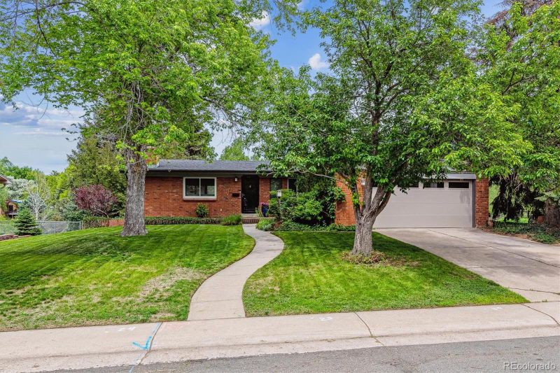 2041 W Briarwood Ave, Littleton, CO 80120