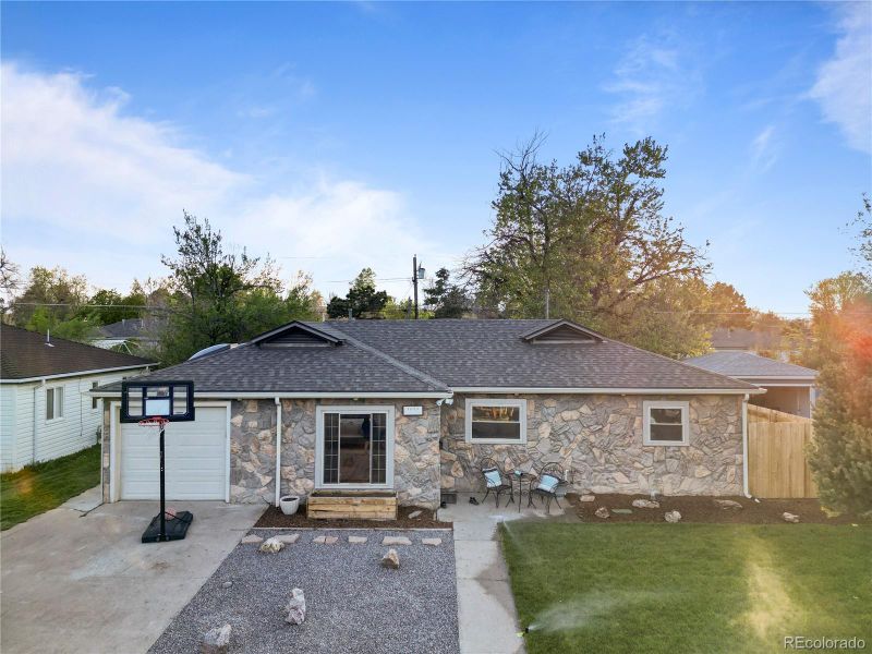 1085 Victor St, Aurora, CO 80011