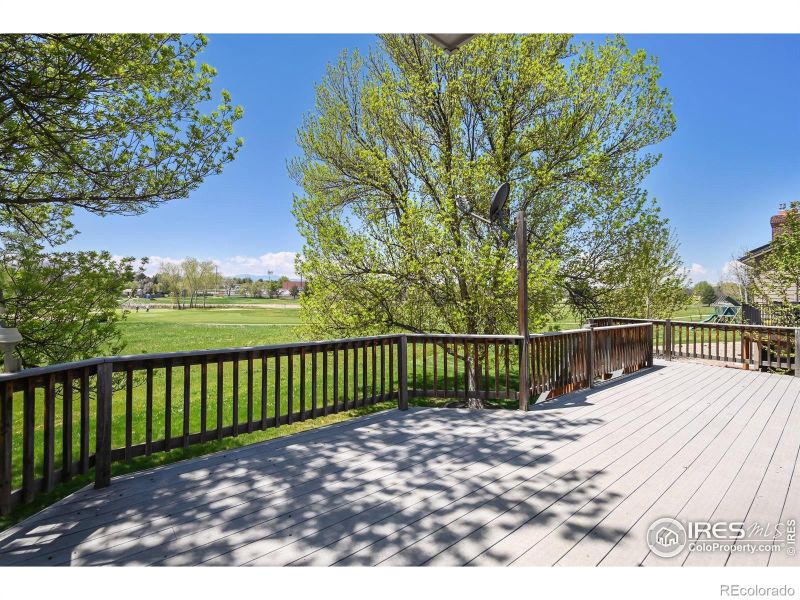 1105 Oakhurst Dr, Broomfield, CO 80020