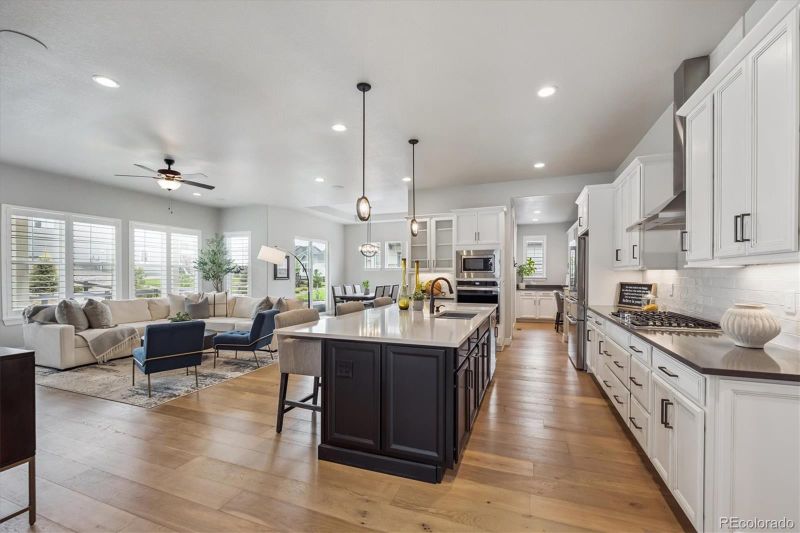 8890 S Quatar Ct, Aurora, CO 80016