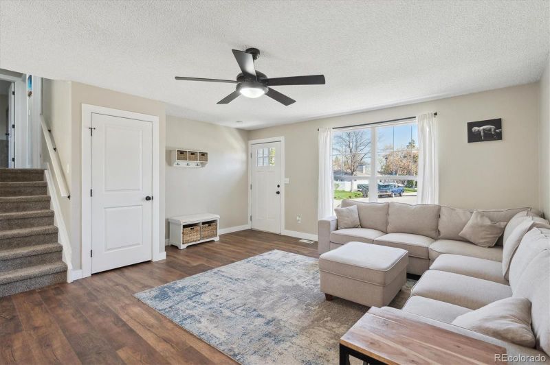 8004 S Field St, Littleton, CO 80128