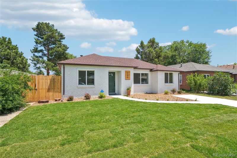 2230 Niagara St, Denver, CO 80207