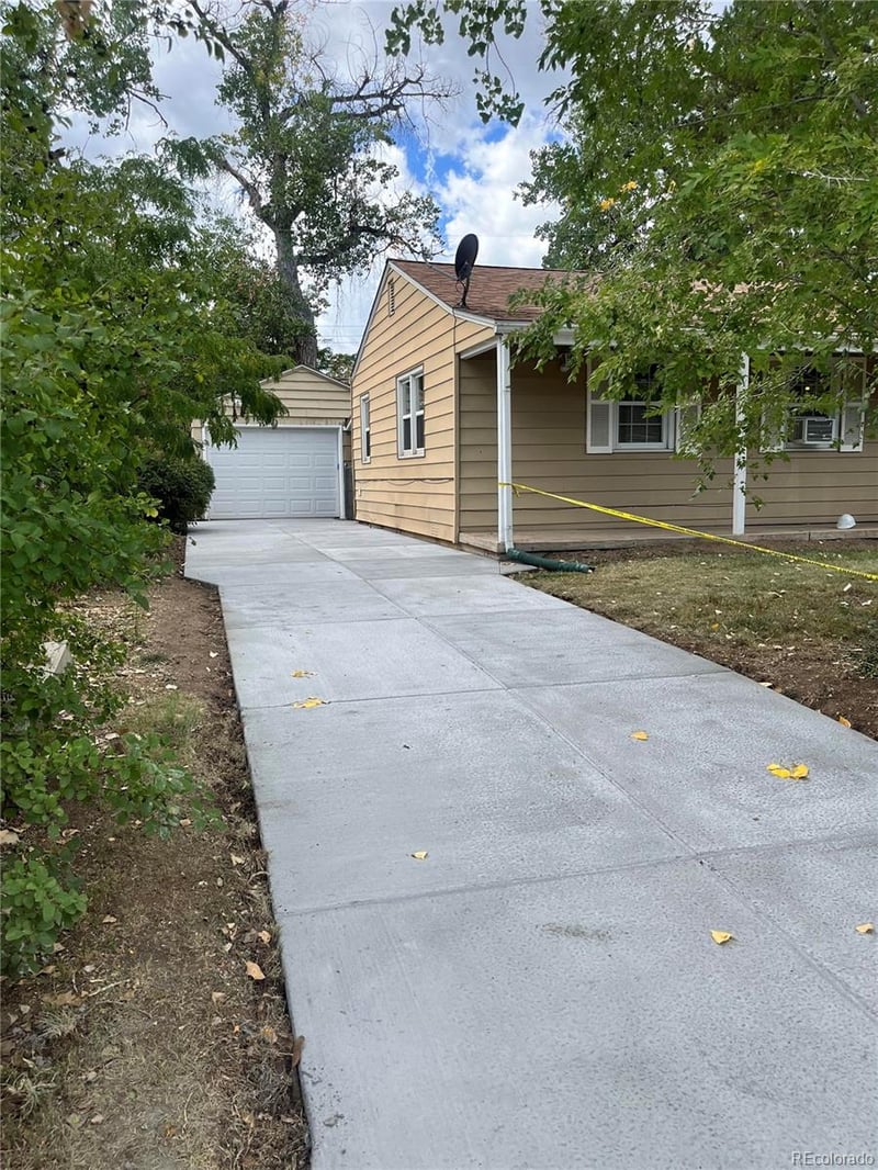 2921 S Holly Pl, Denver, CO 80222