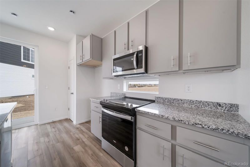 22103 E 38th Pl, Aurora, CO 80019