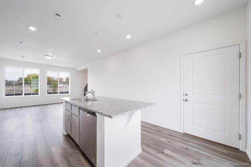 22103 E 38th Pl, Aurora, CO 80019