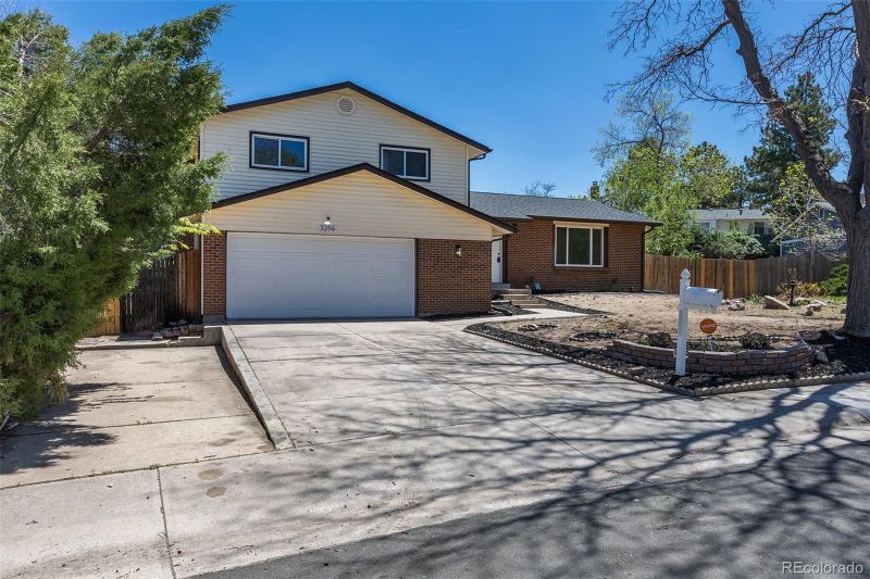 3256 S Nucla St, Aurora, CO 80013