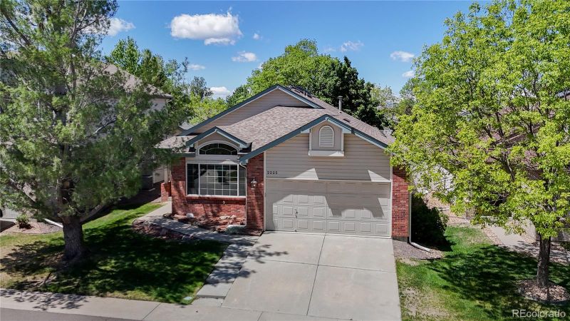 2225 S Lima Ct, Aurora, CO 80014