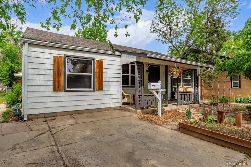 1341 Chester St, Aurora, CO 80010