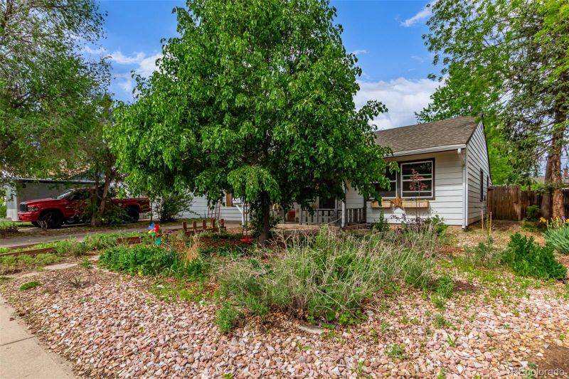 1341 Chester St, Aurora, CO 80010