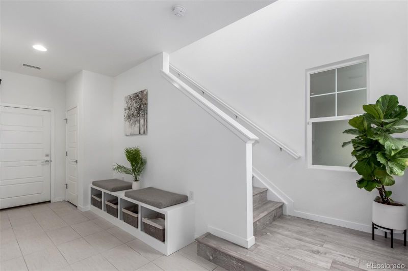 8958 Southurst St, Littleton, CO 80129