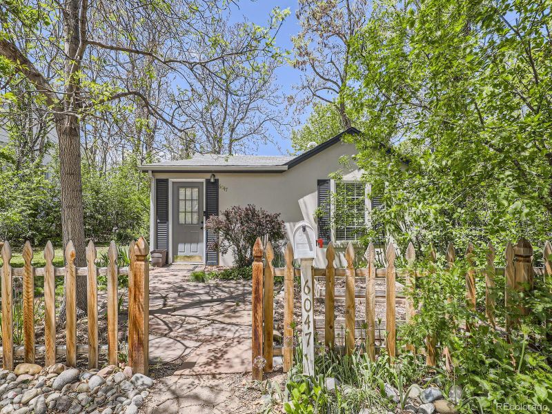 6047 S Hill St, Littleton, CO 80120