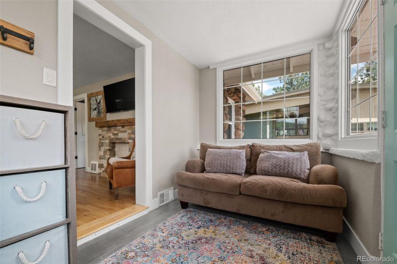 895 Nile Ct, Golden, CO 80401