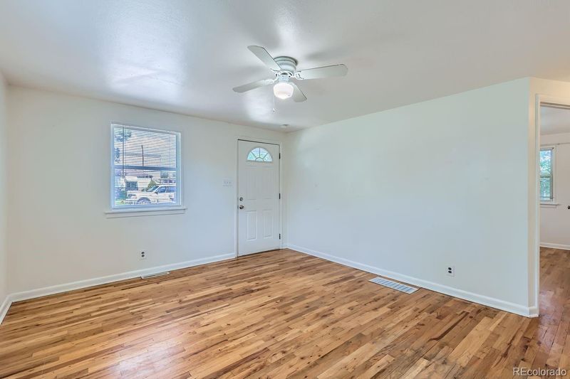 5424 Saulsbury Ct, Arvada, CO 80002