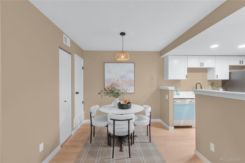 921 S Walden St #205, Aurora, CO 80017