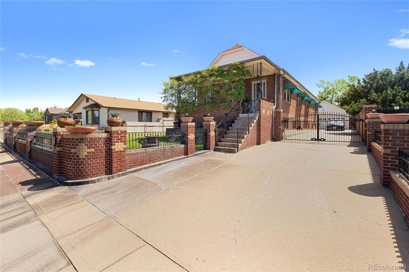5960 Glencoe St, Commerce City, CO 80022