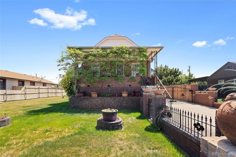 5960 Glencoe St, Commerce City, CO 80022
