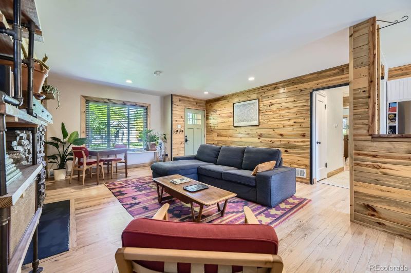 2844 Bellaire St, Denver, CO 80207